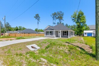 49 Melody Ln, Unit B25-FR in Crawfordville, FL - Building Photo - Building Photo