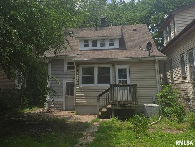 property at 800 S Greenlawn Ave
