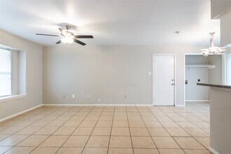 206 N Forest Dr in Willis, TX - Building Photo - Building Photo