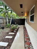 620 SW 7th Ave in Hallandale Beach, FL - Building Photo