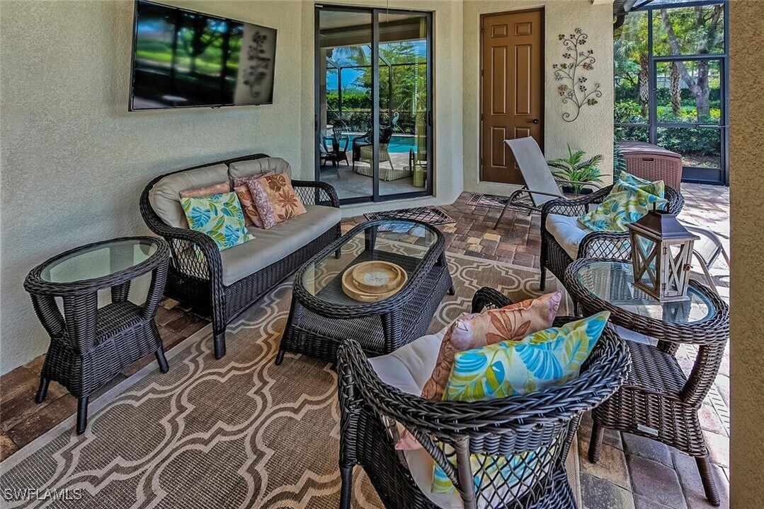 9415 Piacere Way in Naples, FL - Building Photo