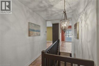 22 Westaway Pl in Hamilton, ON - Building Photo - Building Photo