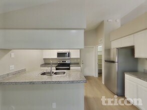 7321 N 69th Ave in Glendale, AZ - Foto de edificio - Building Photo