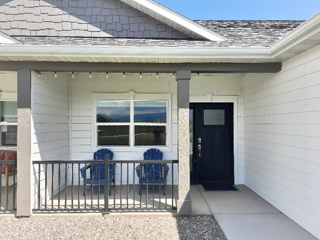 4017 Swan Rd, Unit B in East Helena, MT - Foto de edificio - Building Photo