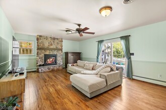 200 Shunpike Rd in Springfield, NJ - Building Photo - Building Photo