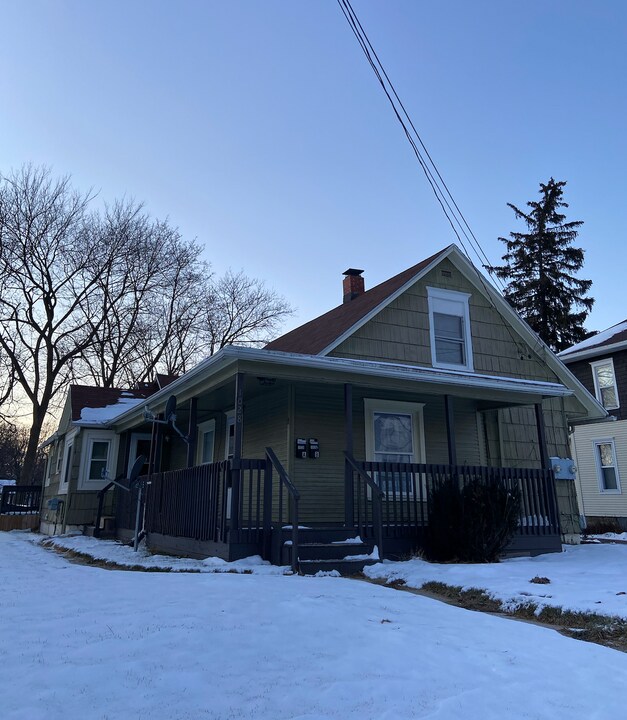 1028 Lansing Ave in Jackson, MI - Foto de edificio