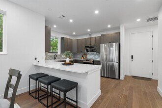 1208 W Oltorf St, Unit B in Austin, TX - Building Photo - Building Photo