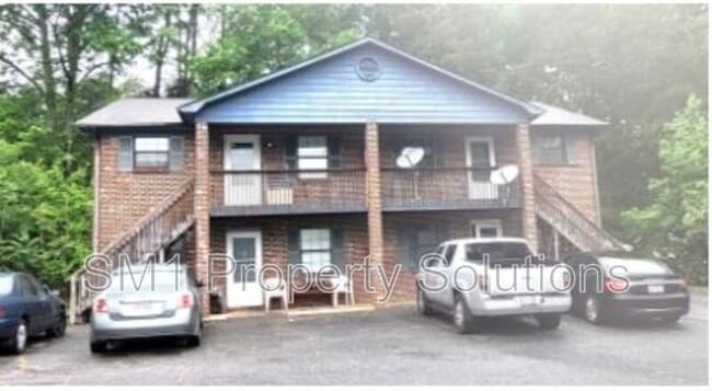 property at 2505 Green Oaks Ct SE