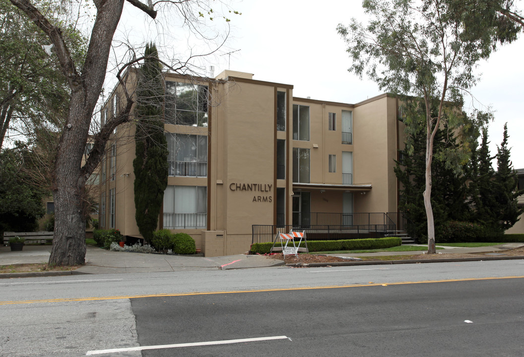 Chantilly Arms Apartment in Burlingame, CA - Building Photo