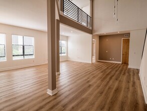 575 Elm Ave, Unit 21 in Long Beach, CA - Building Photo - Building Photo
