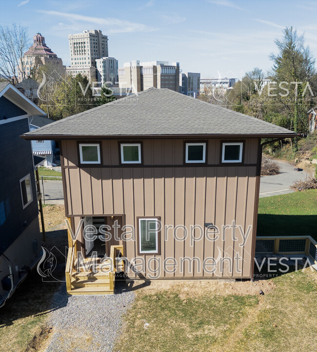 49 Hazzard St in Asheville, NC - Building Photo