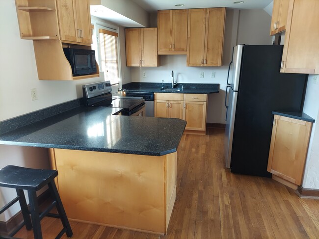 1579 Grandview Ave in Columbus, OH - Building Photo - Building Photo