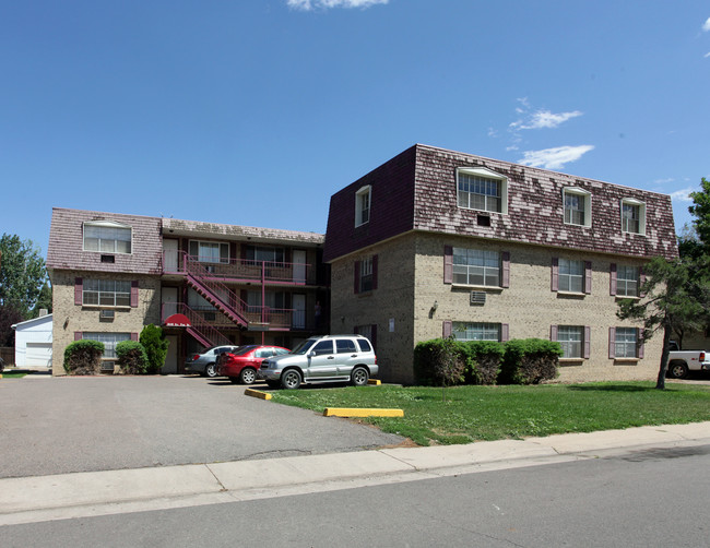 Fox Street Apartments in Englewood, CO - Foto de edificio - Building Photo