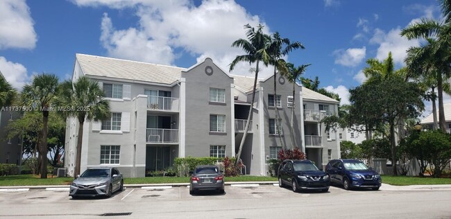 11145 SW 6th St, Unit 303 in Pembroke Pines, FL - Foto de edificio - Building Photo