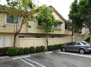 18th Street Condos in Costa Mesa, CA - Building Photo - Building Photo