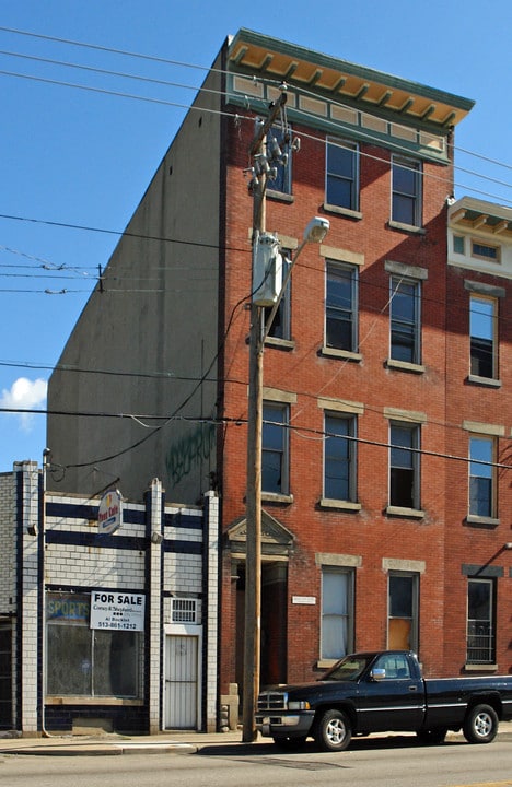 210 E Liberty St in Cincinnati, OH - Building Photo