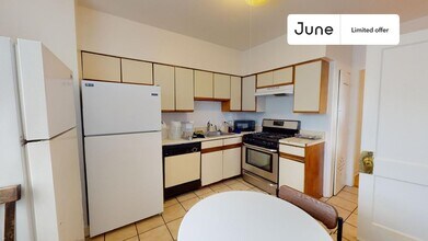 42 Orchard Rd, Unit 1 in Brookline, MA - Foto de edificio - Building Photo