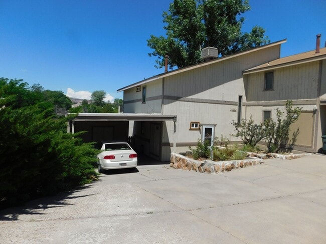 property at 2422 1/2 Hidden Valley Dr