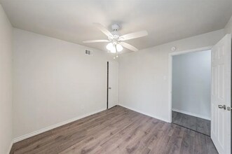 8322 Campanella Dr in Dallas, TX - Building Photo - Building Photo