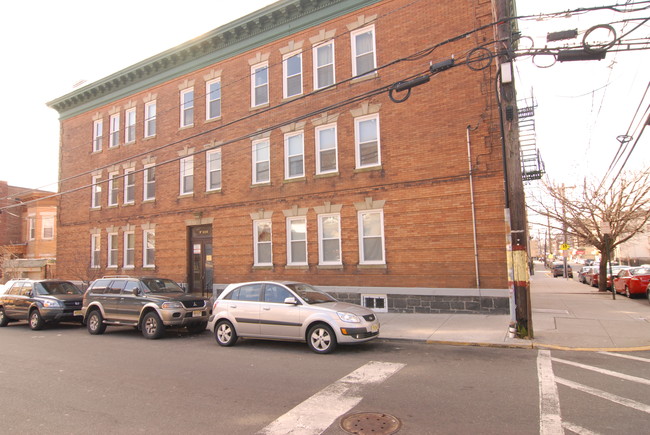 6316 Palisade Ave in West New York, NJ - Building Photo - Building Photo