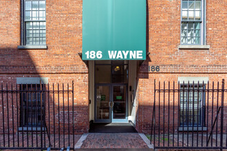 186 Wayne St in Jersey City, NJ - Building Photo - Building Photo