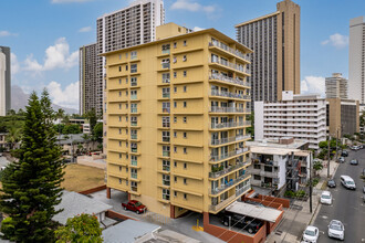 King Kalani Apartments in Honolulu, HI - Building Photo - Building Photo