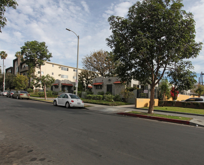 1516-1524 N Serrano Ave in Los Angeles, CA - Foto de edificio - Building Photo