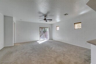 4013 Gliding Gulls Ave in North Las Vegas, NV - Foto de edificio - Building Photo