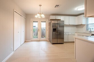 8708 Pineridge Dr in Austin, TX - Building Photo - Building Photo