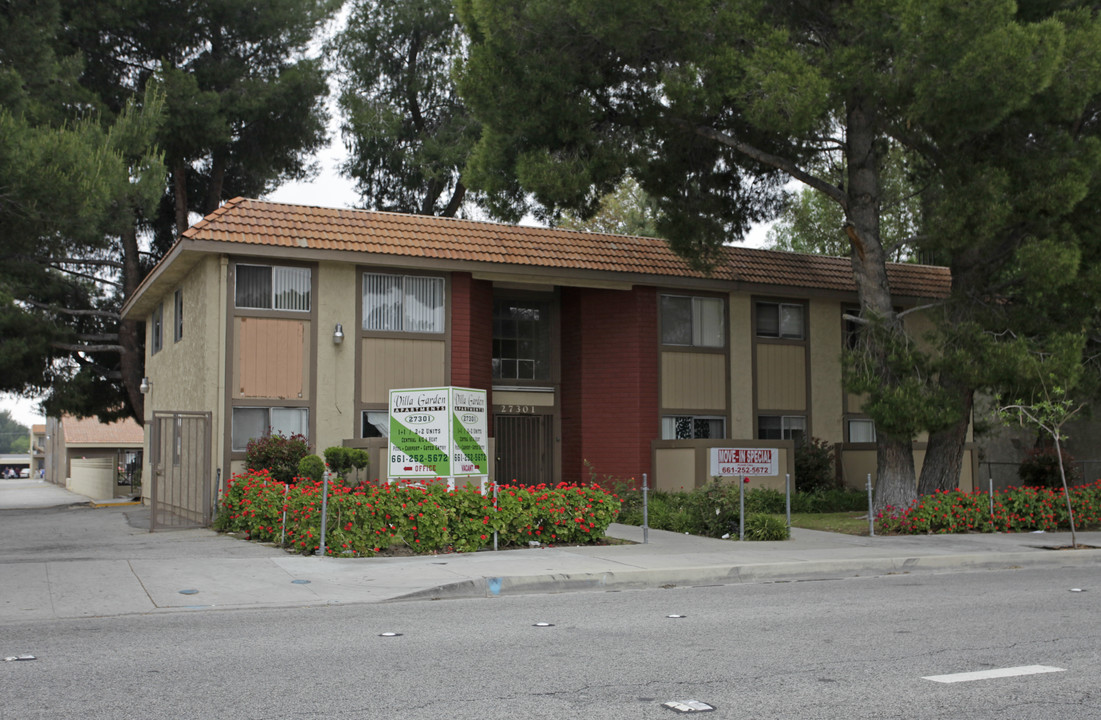 Villa Gardens Apartments in Canyon Country, CA - Building Photo