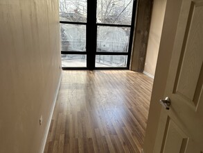 1150 W 15th St, Unit 207 in Chicago, IL - Building Photo - Building Photo