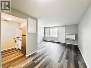 1200 Courtland Ave E in Kitchener, ON - Building Photo - Building Photo