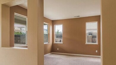 10108 Gold Mine Dr in Reno, NV - Foto de edificio - Building Photo