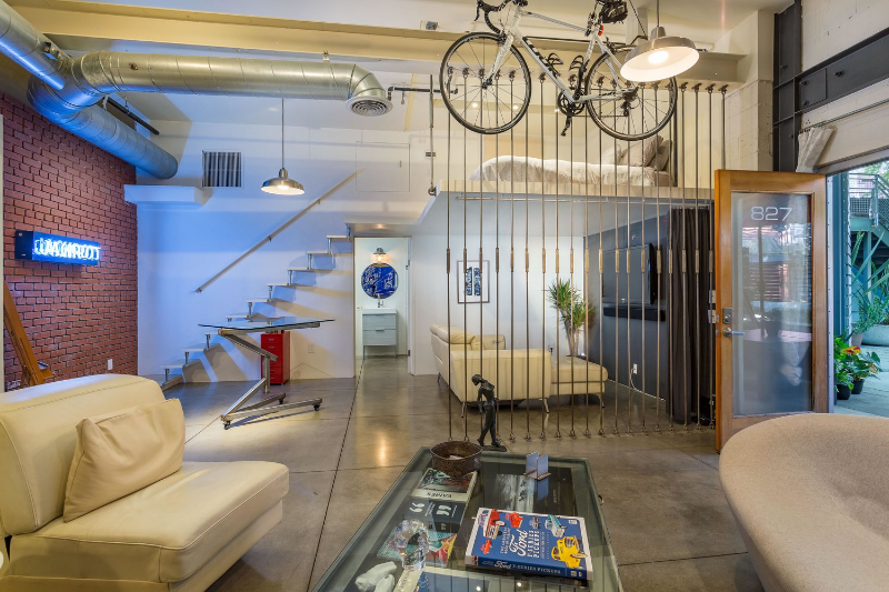 827 Pine Ave in Long Beach, CA - Building Photo