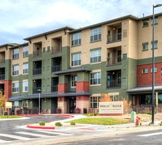 Wheat Ridge Town Center Apartments in Wheat Ridge, CO - Foto de edificio - Building Photo