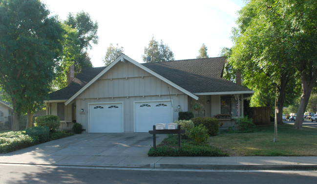 18360-18362 Carriage Dr in Morgan Hill, CA - Building Photo - Building Photo