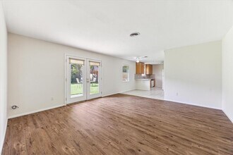 9547 Beverly Hill St in Houston, TX - Building Photo - Building Photo