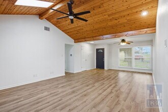 11611 Oak Trail in Austin, TX - Building Photo - Building Photo