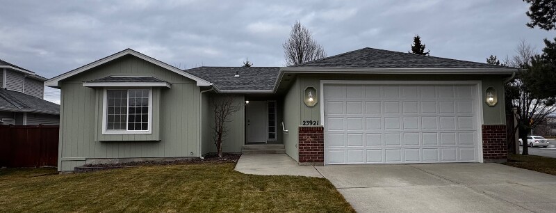 23921 E Maxwell Ave in Liberty Lake, WA - Building Photo