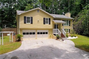 127 Angela Ln in Dallas, GA - Building Photo