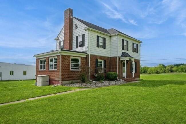 1711 NY-17A in Florida, NY - Building Photo - Building Photo