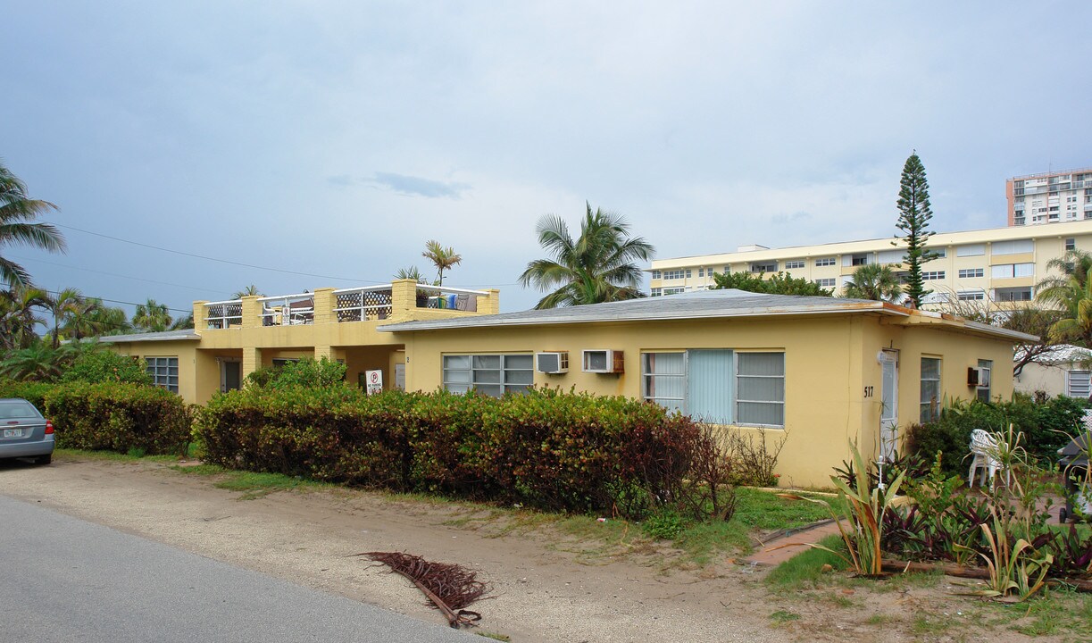 517 Briny Ave in Pompano Beach, FL - Foto de edificio