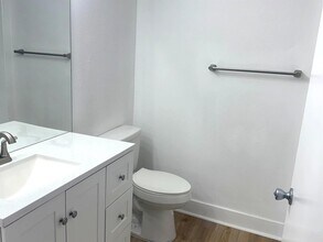 2331 NW 96th Ter, Unit 17-M in Pembroke Pines, FL - Foto de edificio - Building Photo