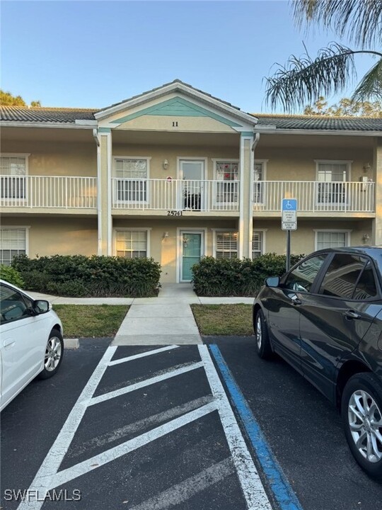 25741 Lake Amelia Way in Bonita Springs, FL - Building Photo