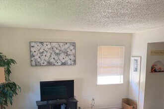 5102 Bell St, Unit 4 in Houston, TX - Foto de edificio - Building Photo