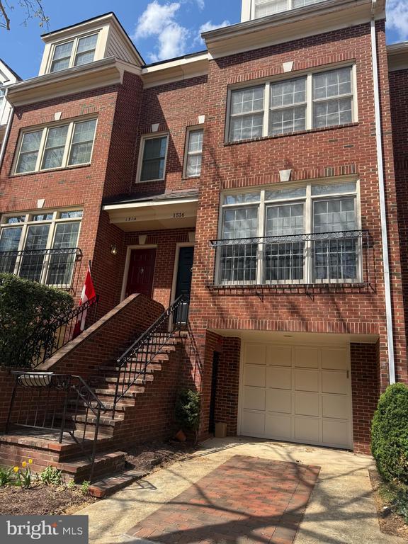 property at 1516 N Colonial Terrace