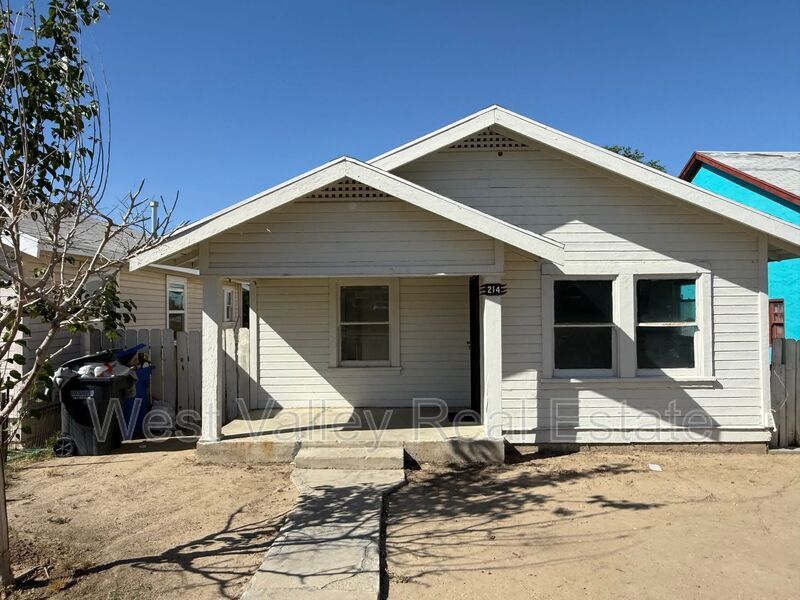 214 Woodrow St in Taft, CA - Building Photo