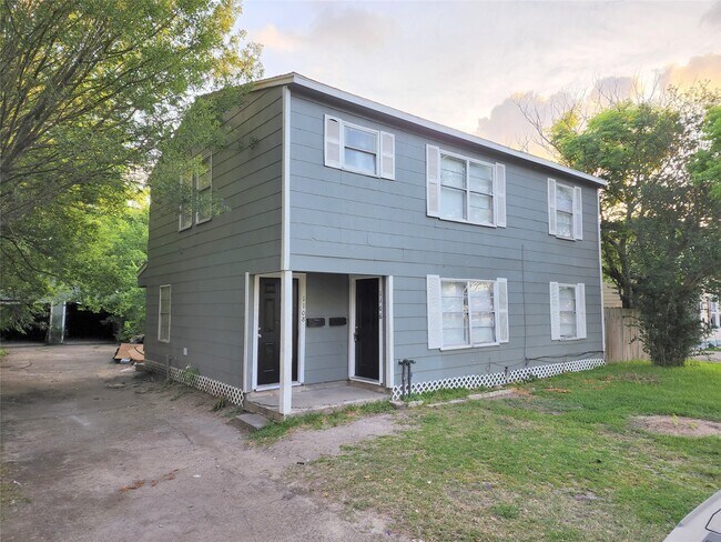 1106 2nd Ave N in Texas City, TX - Building Photo - Building Photo