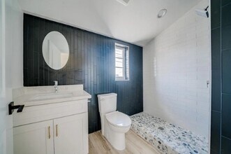 1014 S Hayworth Ave, Unit 1014 in Los Angeles, CA - Foto de edificio - Building Photo