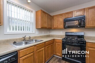 221 Rosemont Ct in Hiram, GA - Building Photo - Building Photo